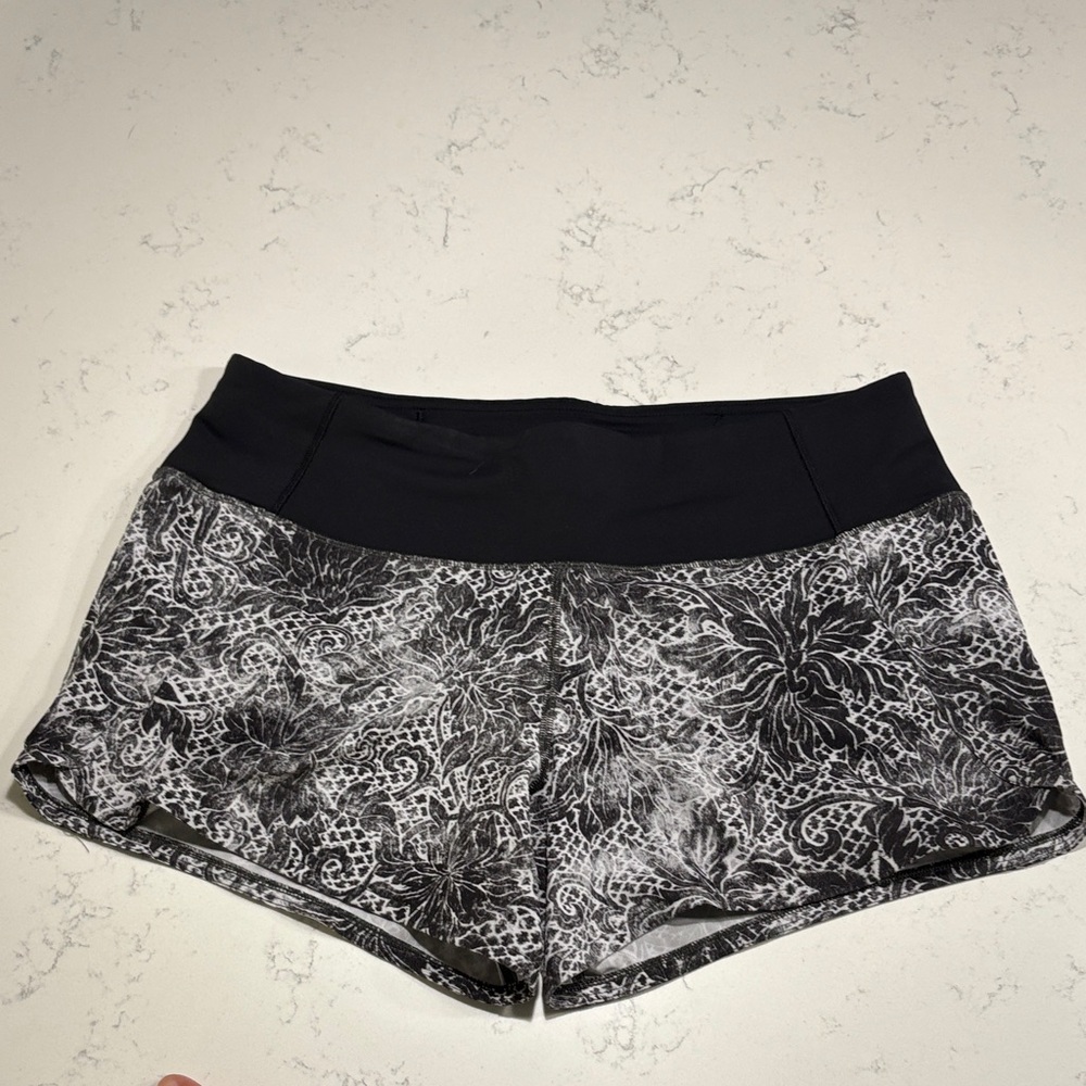 Lululemon Speed Up Black and White Floral Women's Shorts (6)